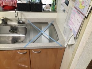 三菱製トップオープン食洗機の撤去工事　ナスステンレスキッチン　ステンレスふた水漏れ